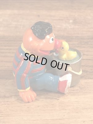 セサミストリートのアーニーのビンテージPVCフィギュア