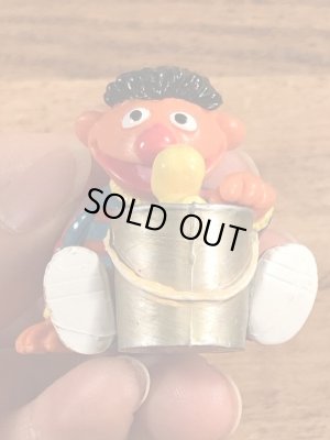 セサミストリートのアーニーのビンテージPVCフィギュア