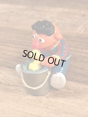 セサミストリートのアーニーのビンテージPVCフィギュア