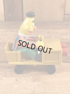 セサミストリートのバートのビンテージカートイ