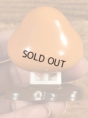 スーパーマリオブラザーズのクリボーのビンテージミールトイ