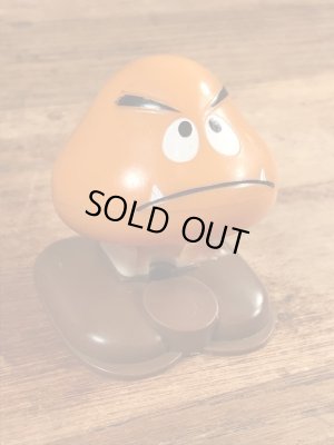 スーパーマリオブラザーズのクリボーのビンテージミールトイ