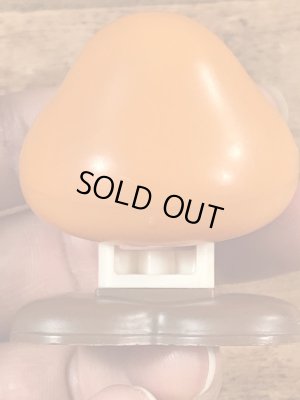 スーパーマリオブラザーズのクリボーのビンテージミールトイ