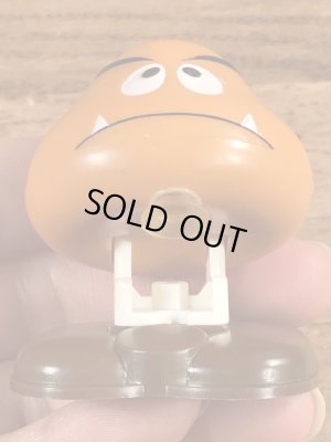 スーパーマリオブラザーズのクリボーのビンテージミールトイ