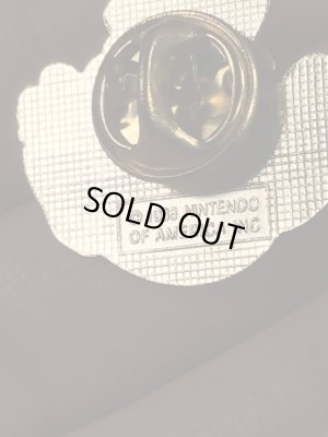 スーパーマリオの尻もちのヴィンテージピンズ