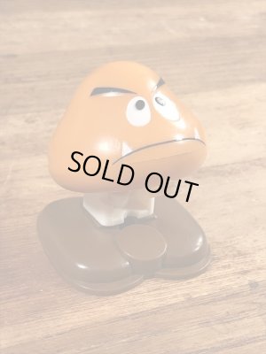 スーパーマリオブラザーズのクリボーのビンテージミールトイ