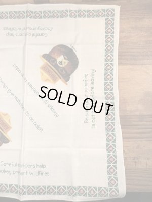 企業キャラクターのスモーキーベアのビンテージバンダナ