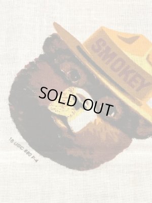 アドバタイジングキャラクターのスモーキーベアのビンテージバンダナ