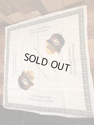 企業キャラクターのスモーキーベアのビンテージバンダナ