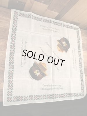 企業キャラクターのスモーキーザベアのヴィンテージバンダナ