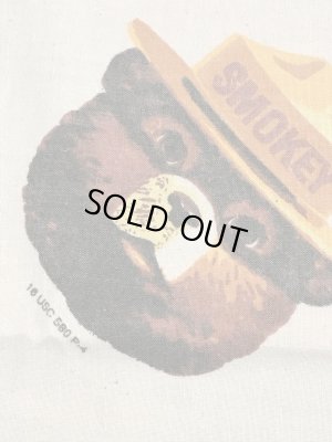 企業キャラクターのスモーキーベアのビンテージバンダナ