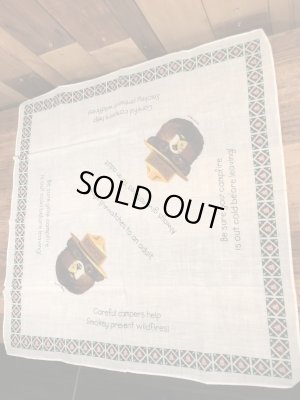 アドバタイジングキャラクターのスモーキーベアのビンテージバンダナ