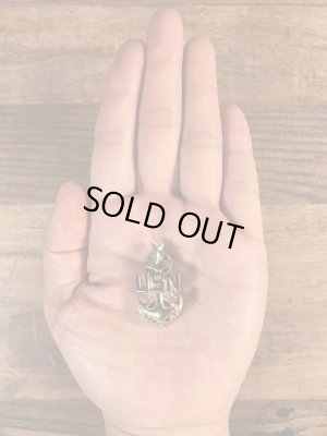 ミリタリー物のUSネイビーのビンテージピンバッチ