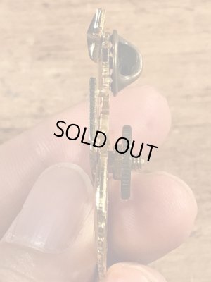 ミリタリー物のUSネイビーのビンテージピンバッジ