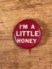 I'm A Little Honeyのメッセージが書かれたヴィンテージ缶バッチ