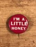 I'm A Little Honeyのメッセージが書かれたビンテージ缶バッジ
