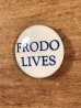 Frodo Livesのメッセージが書かれたヴィンテージ缶バッチ