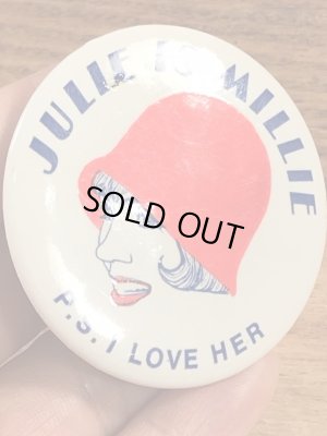 1967年のミュージカル映画モダンミリーのビンテージ缶バッジ