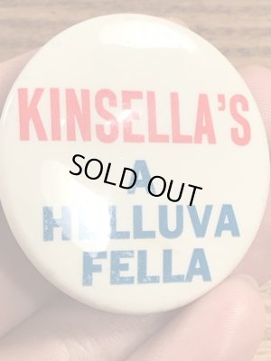 Kinsella's A Helluva Fellaのメッセージが書かれたビンテージ缶バッジ