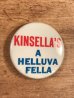 Kinsella's A Helluva Fellaのメッセージが書かれたビンテージ缶バッジ