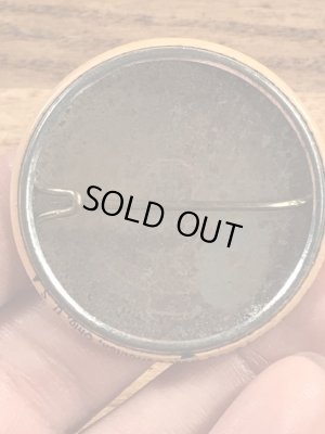 Will I Do In A Clinch?のメッセージが書かれたヴィンテージ缶バッチ