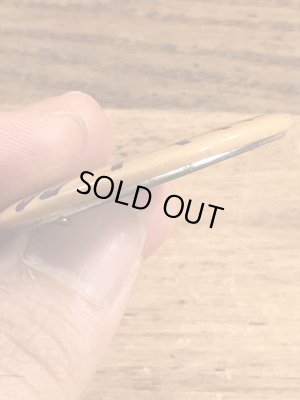 Will I Do In A Clinch?のメッセージが書かれたビンテージ缶バッジ