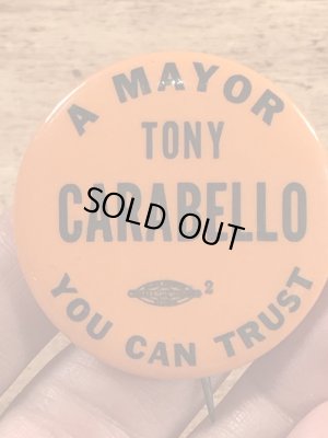 トニーカラベッロ市長のビンテージ缶バッジ