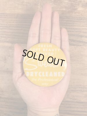 Sweaters Drycleaned The Professional Wayのビンテージ缶バッジ