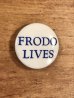 Frodo Livesのメッセージが書かれたビンテージ缶バッジ