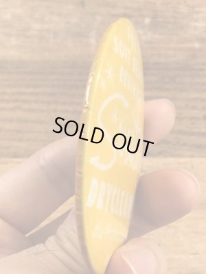 Sweaters Drycleaned The Professional Wayのビンテージ缶バッジ