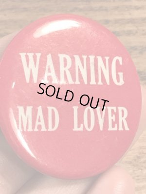 Warning Mad Loverのメッセージが書かれたビンテージ缶バッジ