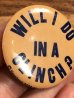 Will I Do In A Clinch?のメッセージが書かれたビンテージ缶バッジ