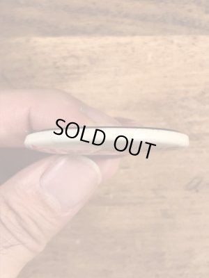 Kinsella's A Helluva Fellaのメッセージが書かれたヴィンテージ缶バッチ