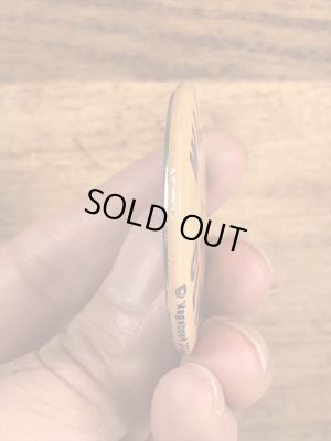 Will I Do In A Clinch?のメッセージが書かれたビンテージ缶バッジ