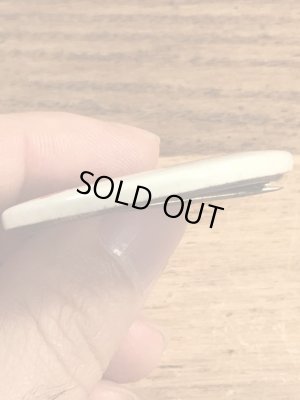 Kinsella's A Helluva Fellaのメッセージが書かれたビンテージ缶バッジ