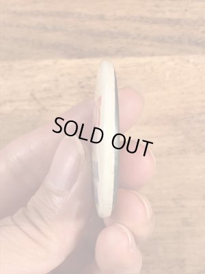 Kinsella's A Helluva Fellaのメッセージが書かれたビンテージ缶バッジ