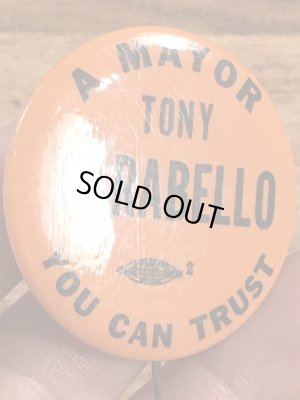 トニーカラベッロ市長のビンテージ缶バッジ