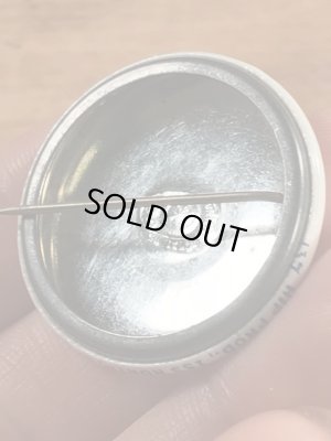 Frodo Livesのメッセージが書かれたビンテージ缶バッジ