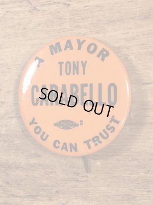 A Mayor Tony Carabelloのヴィンテージ缶バッチ