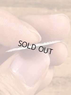 スマイルのメッセージが書かれたヴィンテージタブバッチ