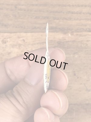 スマイルの顔が描かれたビンテージタブバッジ