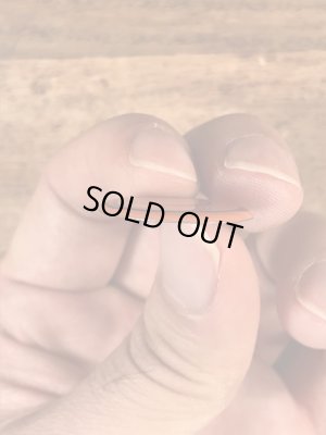 スマイルの顔が描かれたヴィンテージタブバッチ