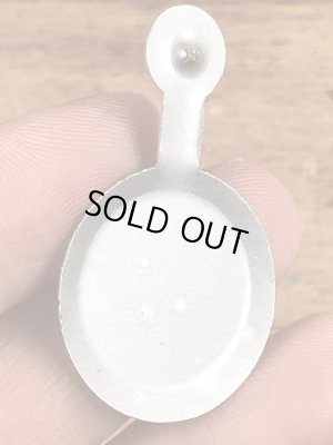 スマイルの顔が描かれたビンテージタブバッジ