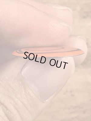 スマイルの顔が描かれたヴィンテージタブバッチ