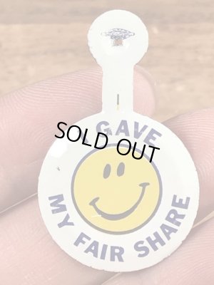 スマイルの顔が描かれたビンテージタブバッジ