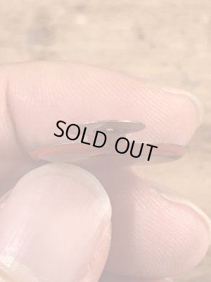 スマイルの顔が描かれたビンテージタブバッジ