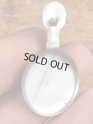 スマイルの顔が描かれたヴィンテージタブバッチ