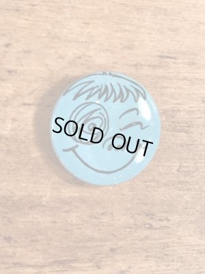 Creative House社製のスマイルのビンテージ缶バッジ