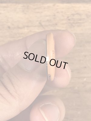 Creative House社製のスマイルのビンテージ缶バッジ