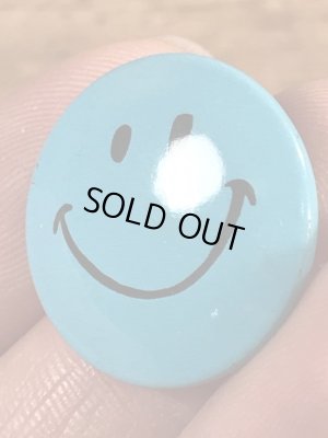 スマイルフェイスのブリキ製のヴィンテージ缶バッチ